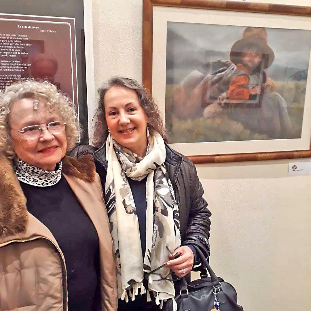 Marina Fons con su obra expuesta.