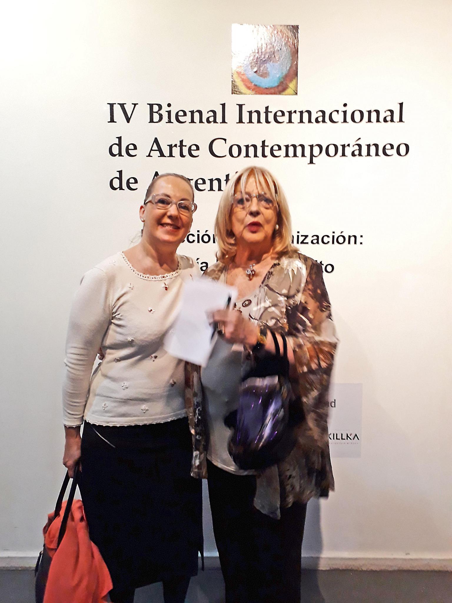 Marina Fons con la Licenciada Beneito, organizadora del evento.