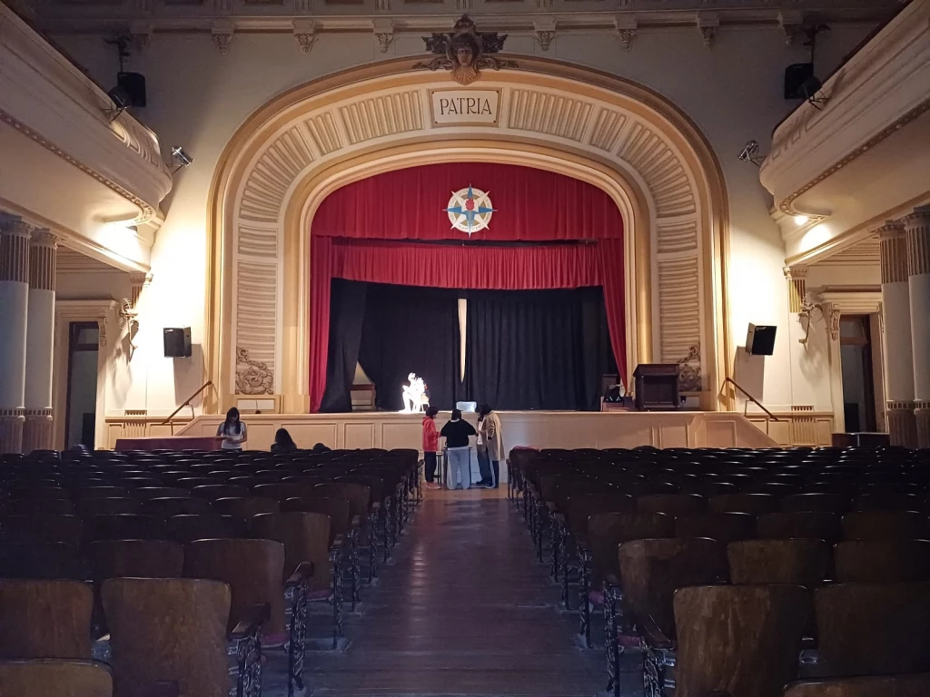 Espacio amplio y luminoso con detalles cuidados