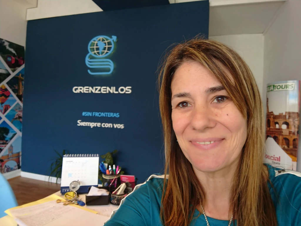 Portrait of Mariela, founder of Grenzenlos Viajes