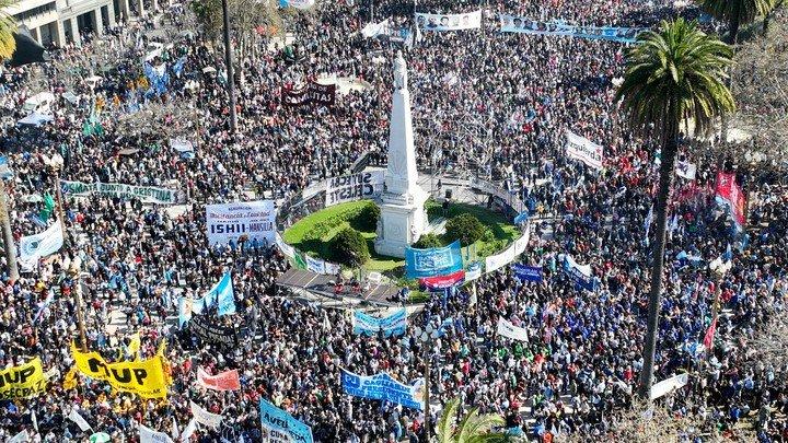 EL ODIO AFUERA
