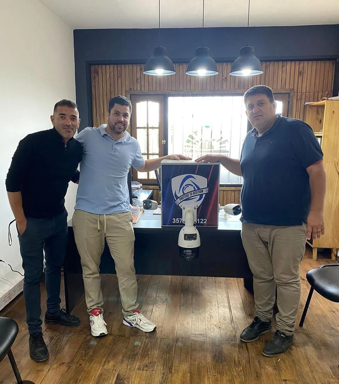 DOMO EN INGRESO DE VILLA PARQUE SANTA ANA