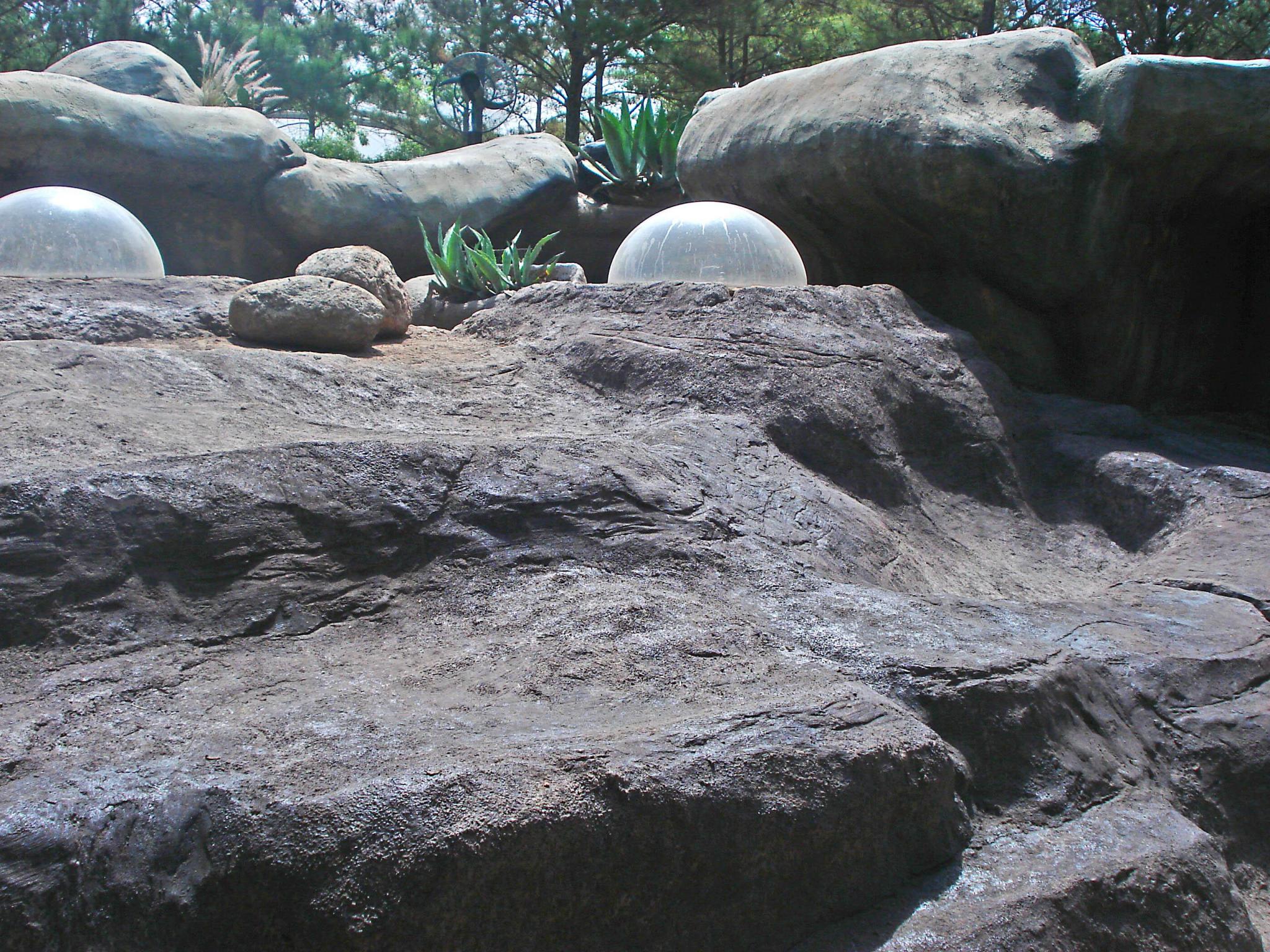 Realización de rocas del recinto.
