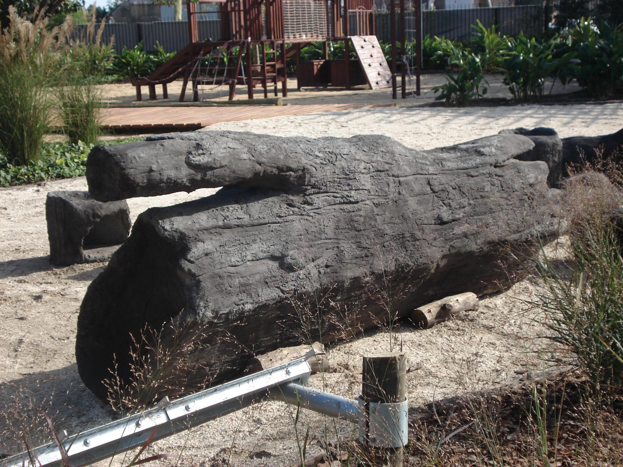 Comederos para aves símil árbol.