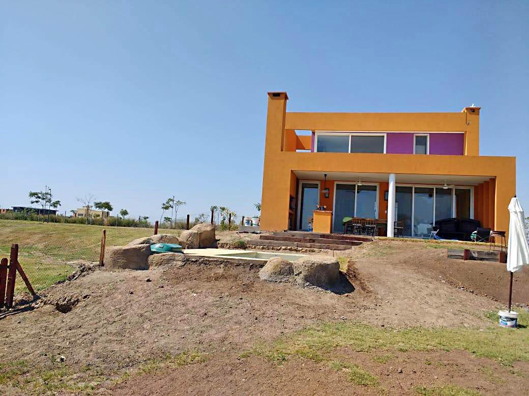 Realización de rocas sueltas para piscina.