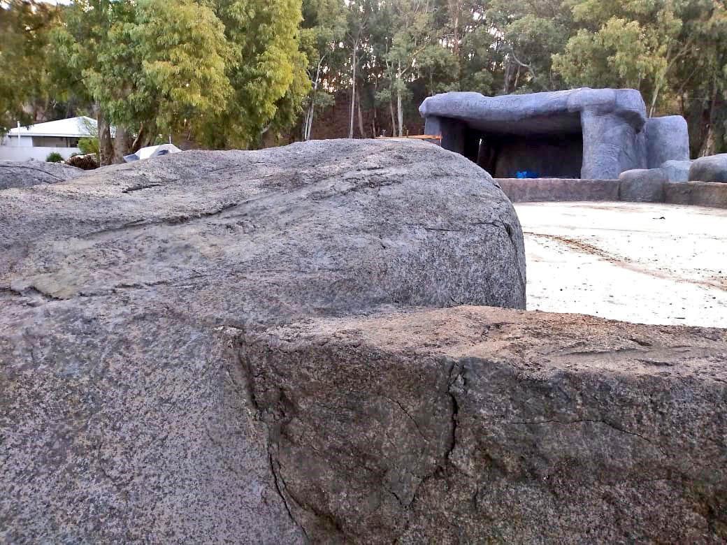Rocas artificiales y ambientación. Proceso.