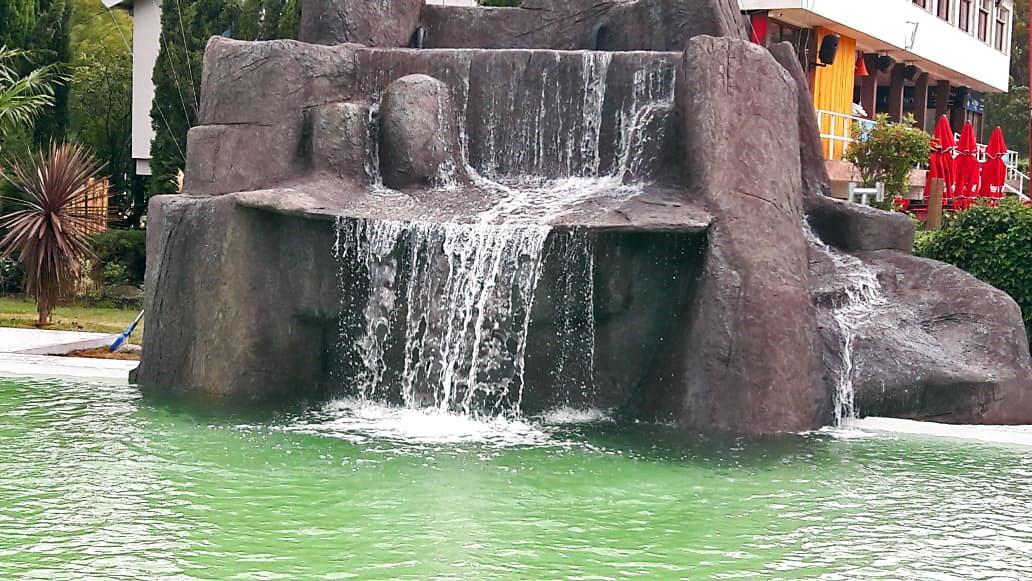 Realización de la cascada, rocas y textura. Finalizado.