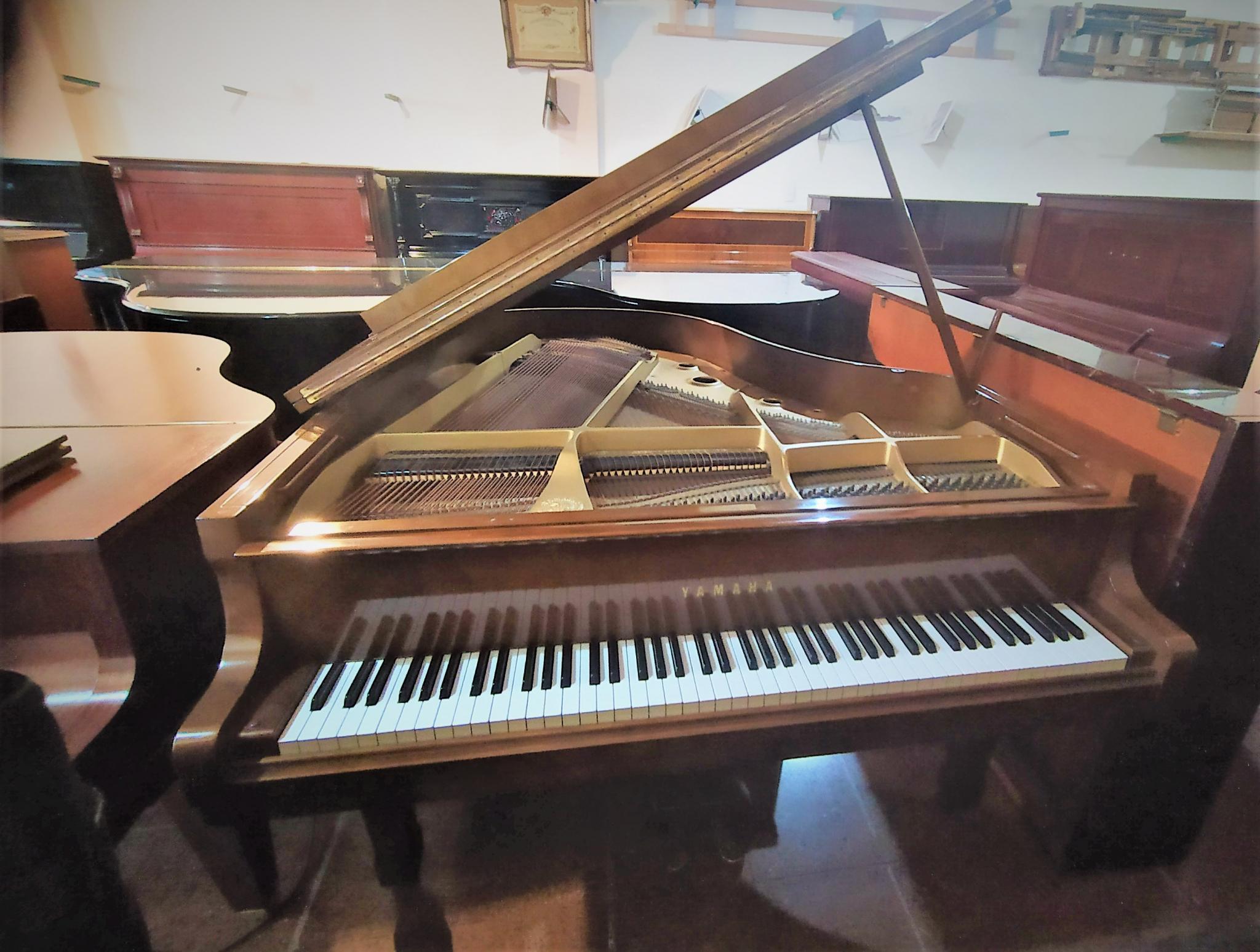 Piano Yamaha de cola