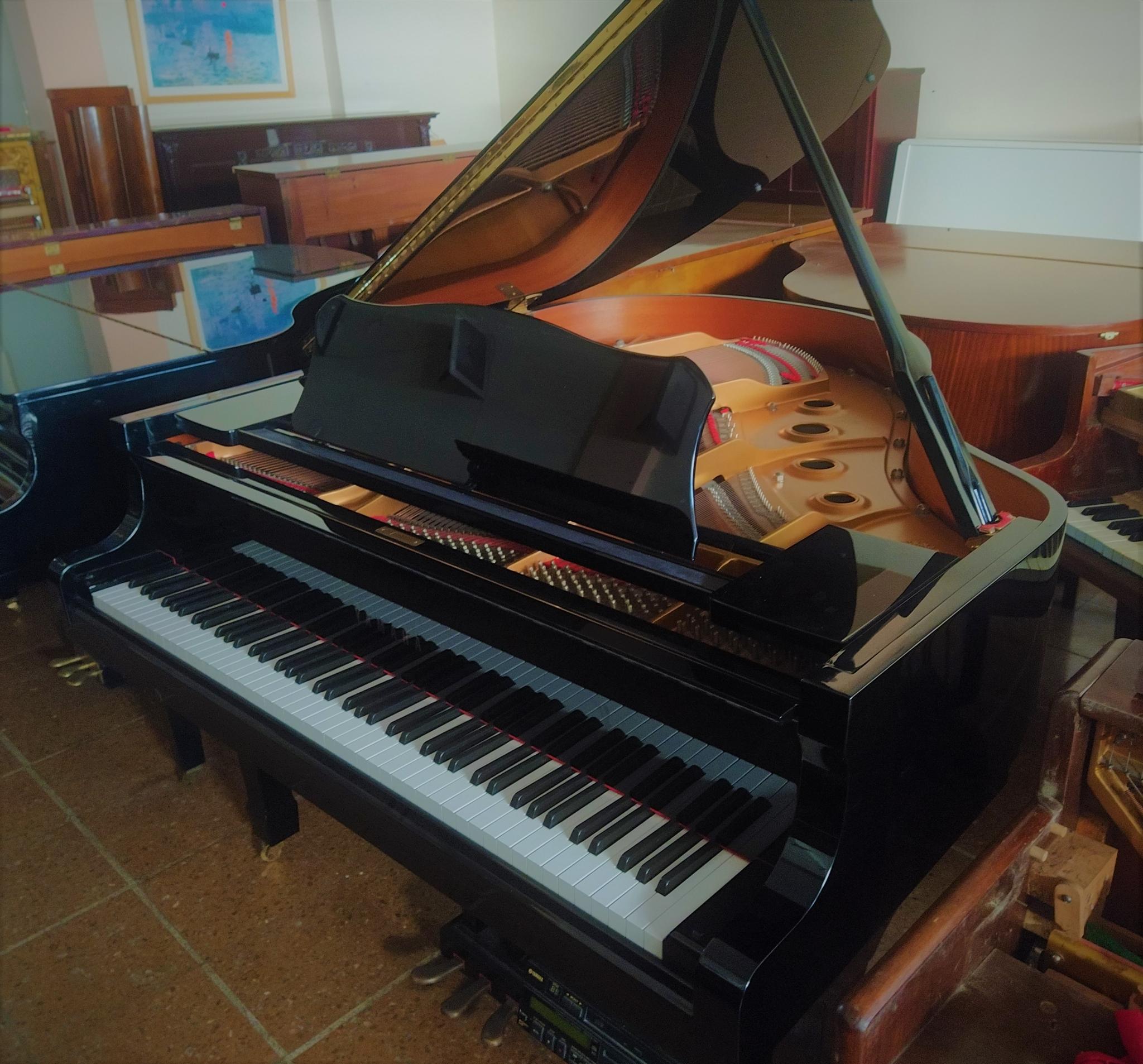 Piano Yamaha de cola