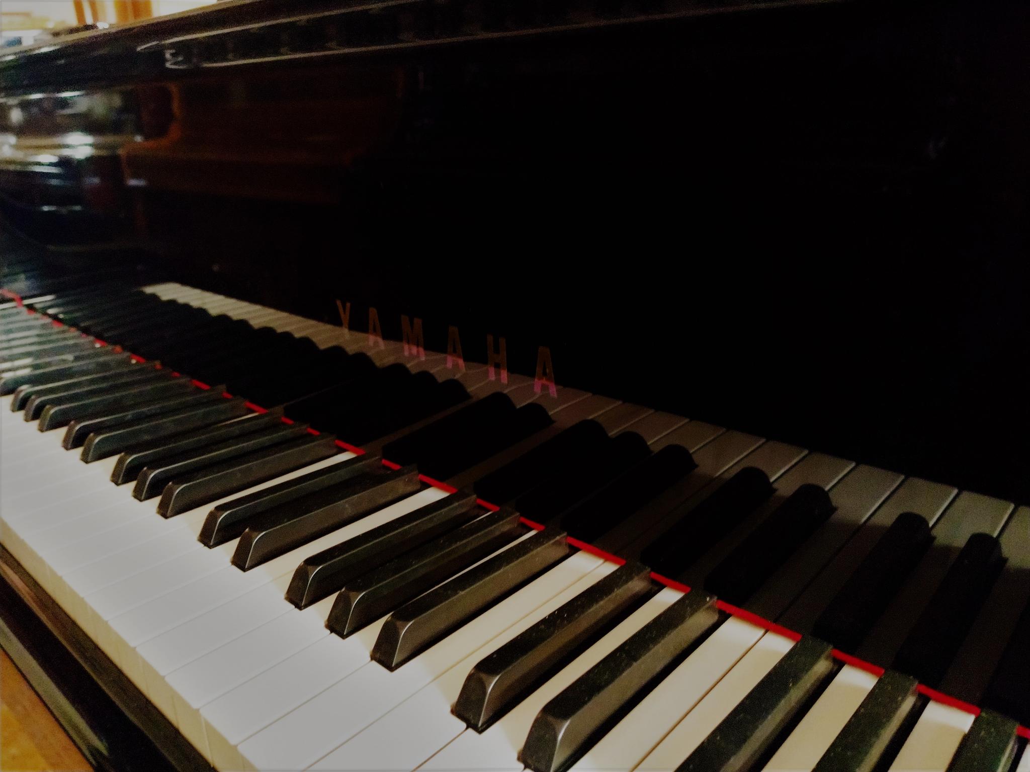 Piano Yamaha de cola