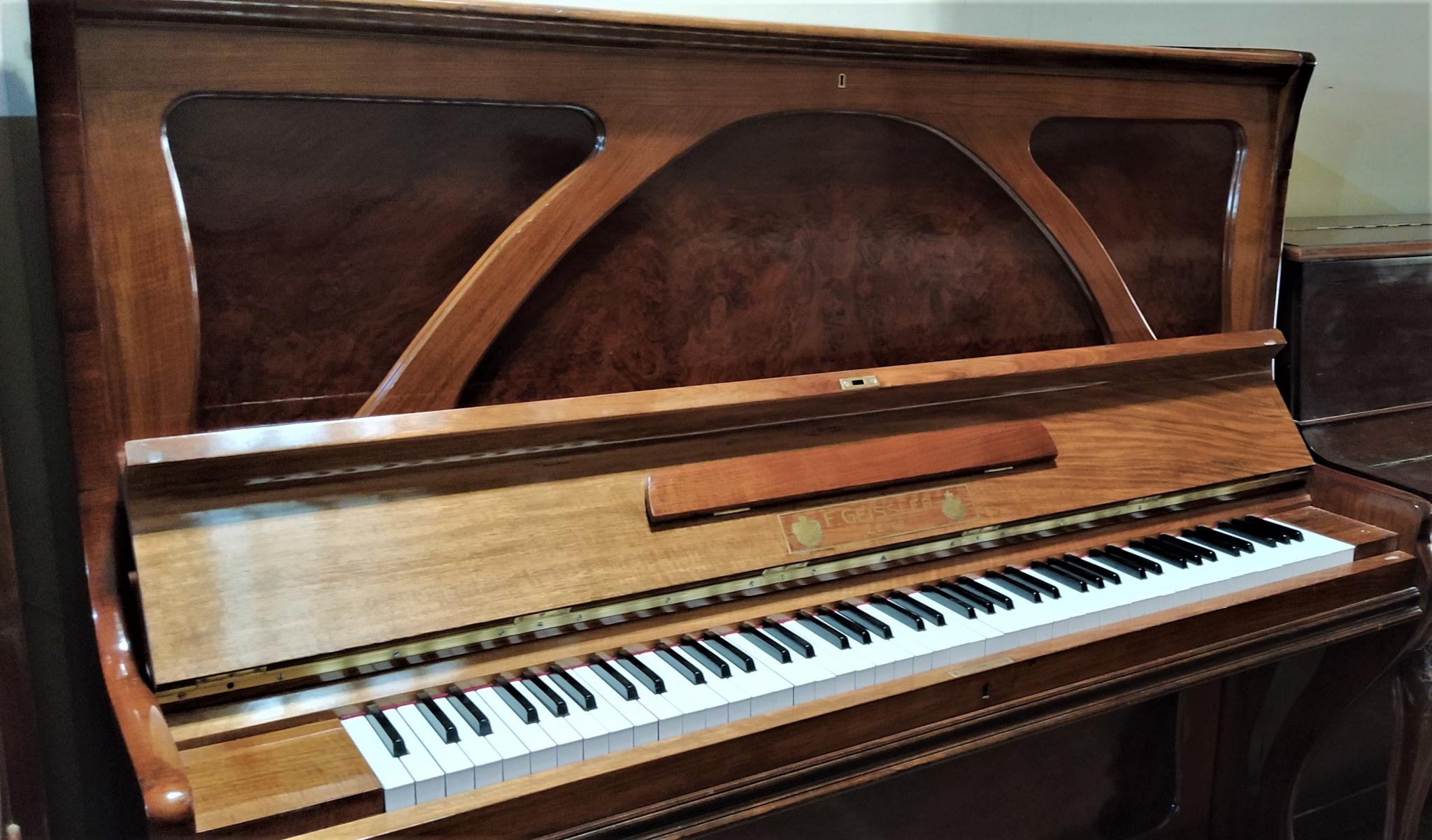 Piano art noveau vertical Amadeus Pianos