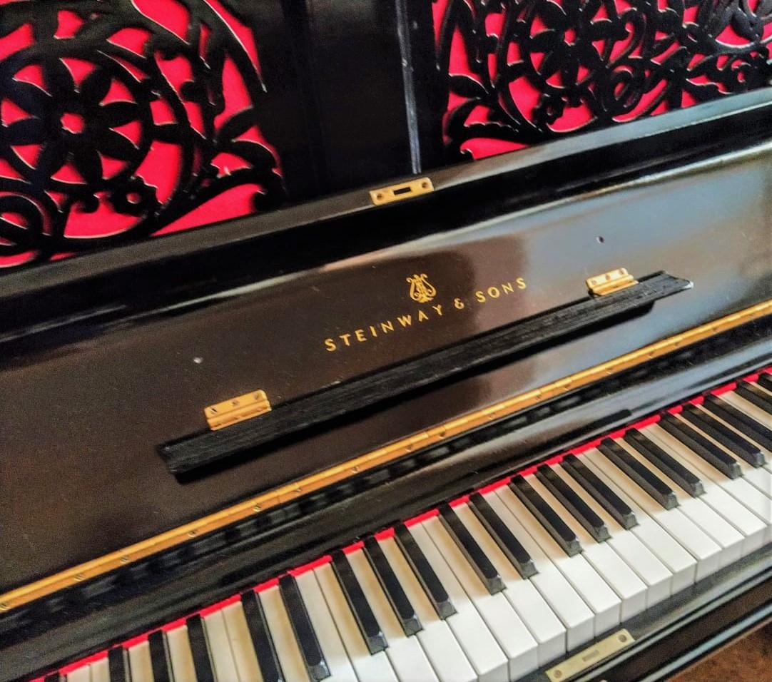 Piano vertical Zeitter Amadeus Pianos