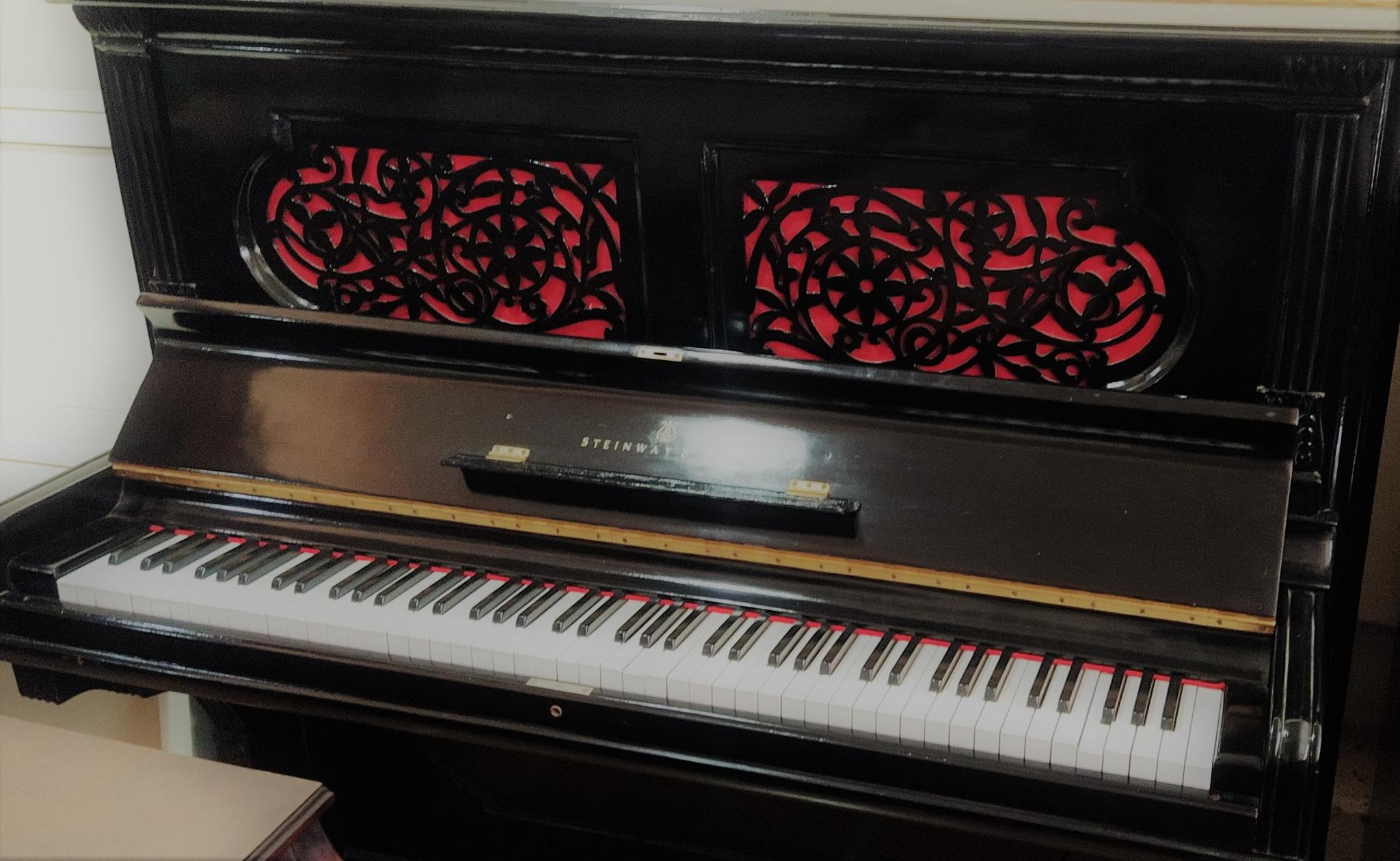 Piano vertical Amadeus Pianos