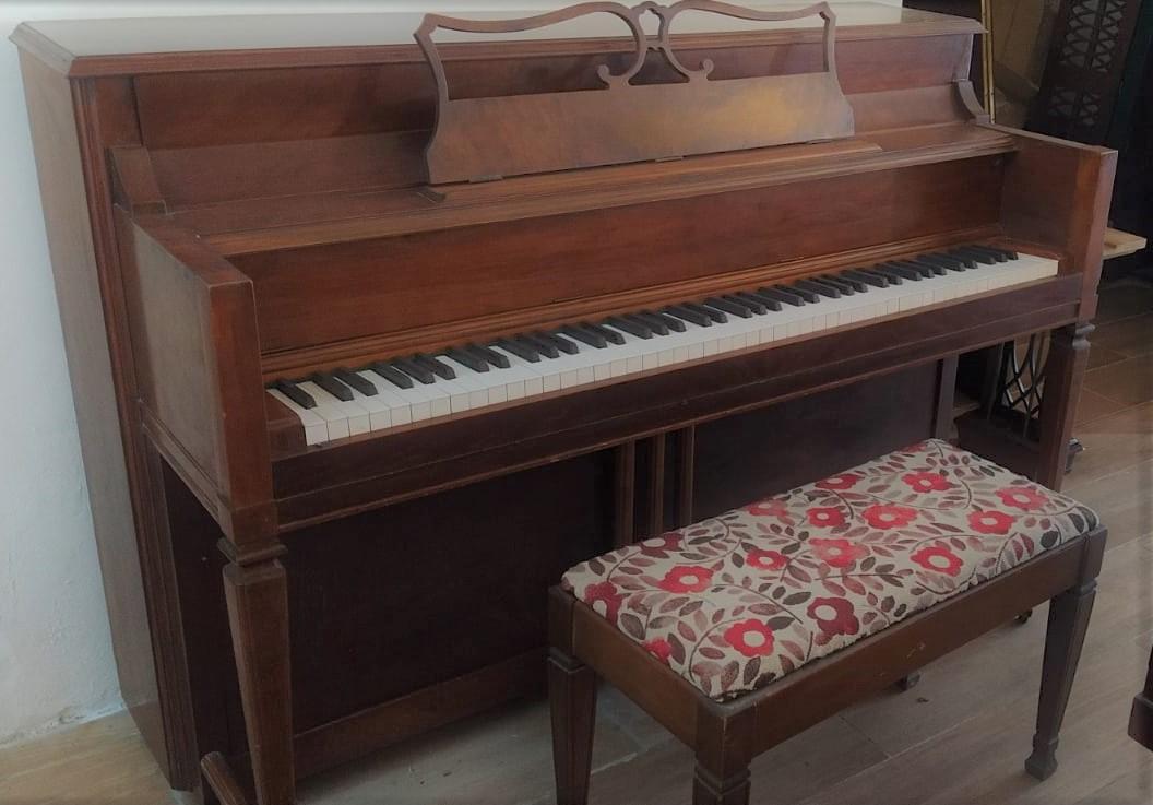 Piano vertical Amadeus Pianos