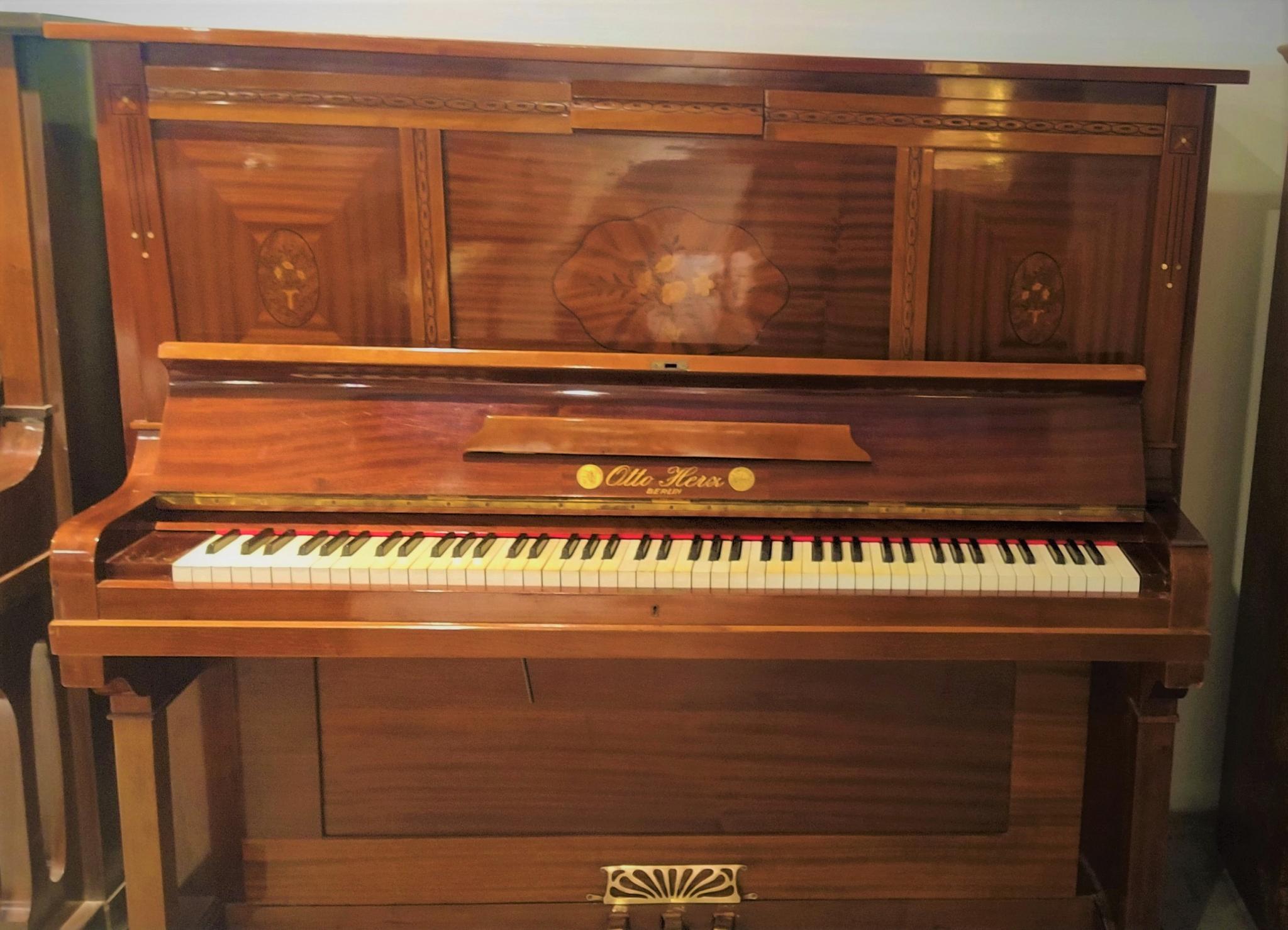 Piano vertical Zeitter Amadeus Pianos