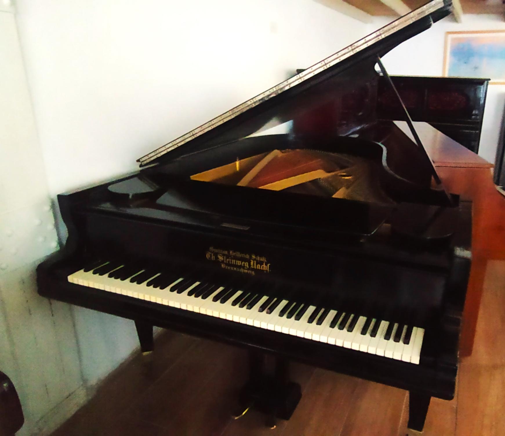 Piano Yamaha de cola