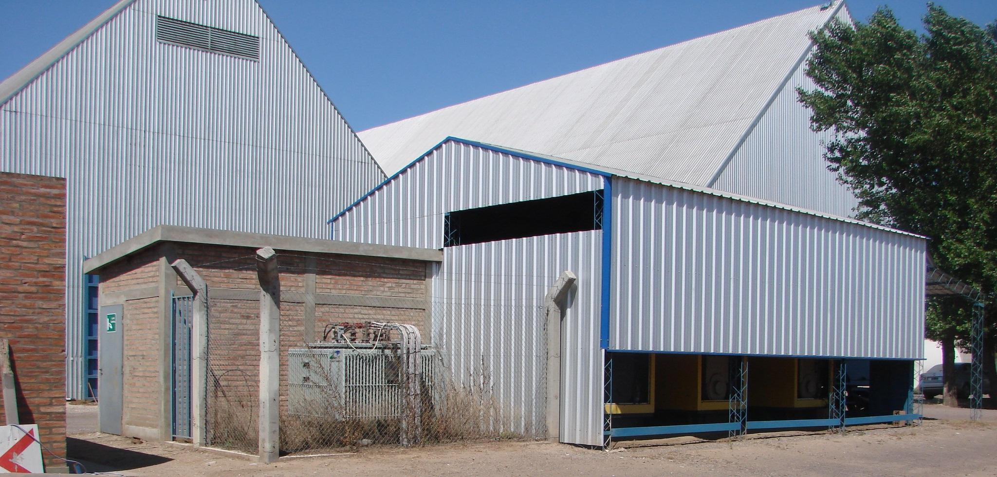 Transformador elevador de 1.600kVA y tinglado de grupos CRAM de 688 kVA c/u.