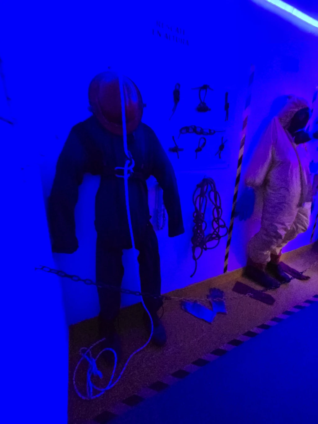 Nuestra Estación de Bomberos - Uniformes y Nudos 02