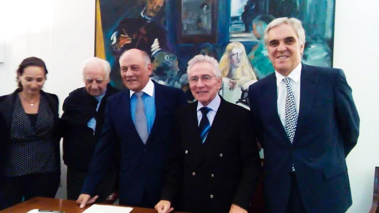 De izq a derecha: Adriana Goberman, Sacerdote Del Viso, Dr Marcos Aguinis y el Embajador Javier Sandomingo. Argentina 2017