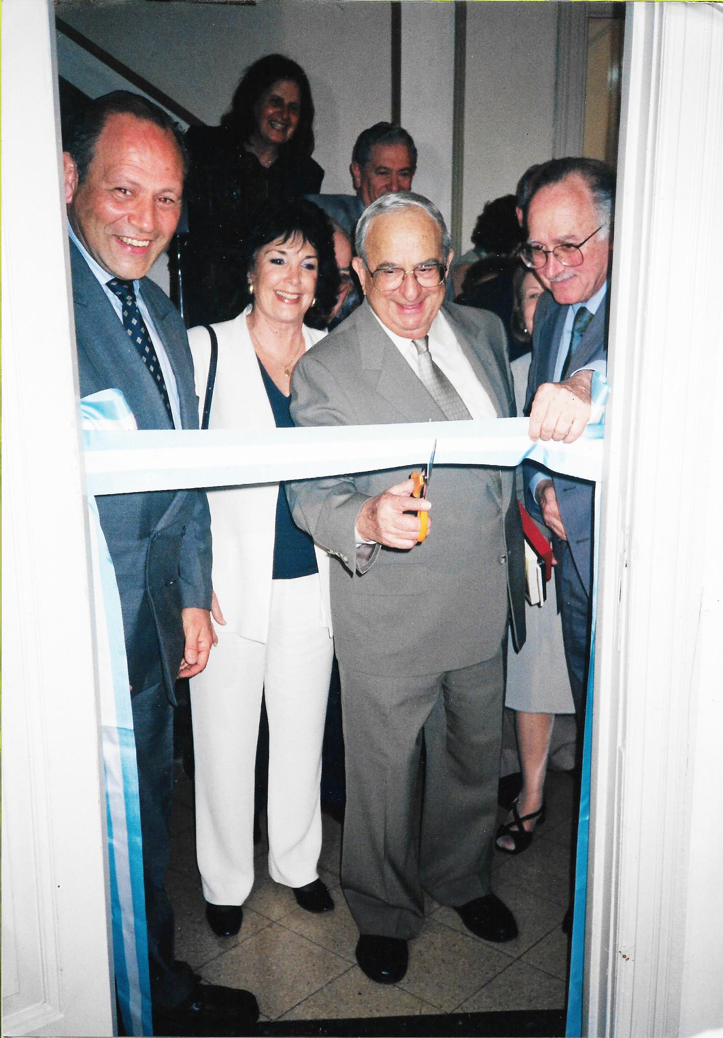 inaugura la biblioteca del CIDICSEF