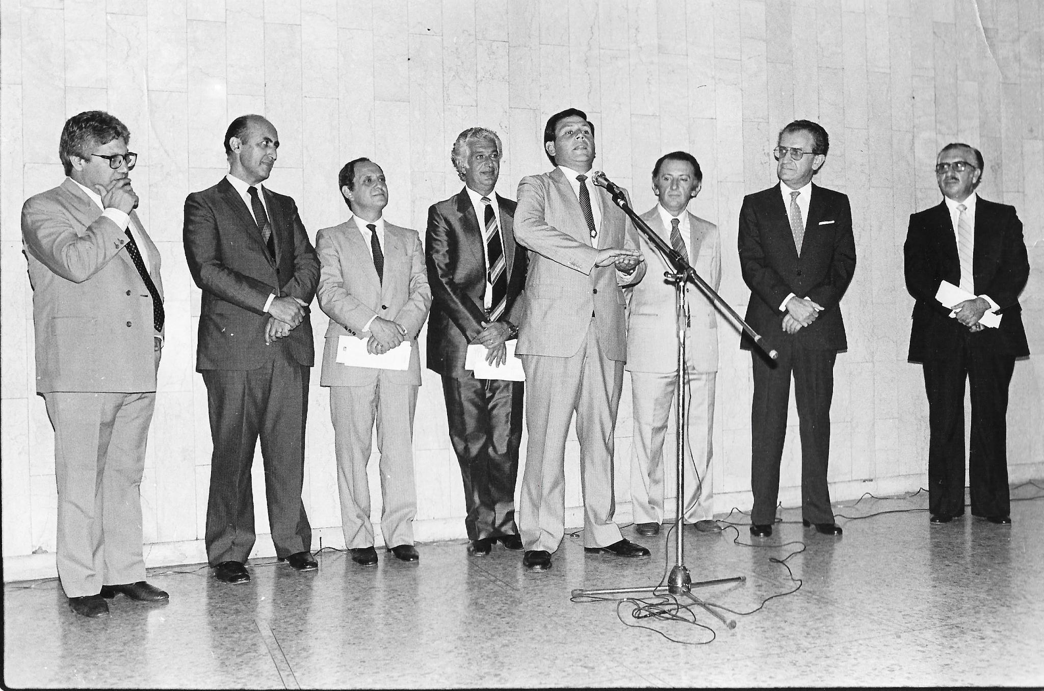 con el Emb. de Israel Dov Schmorak, 1984