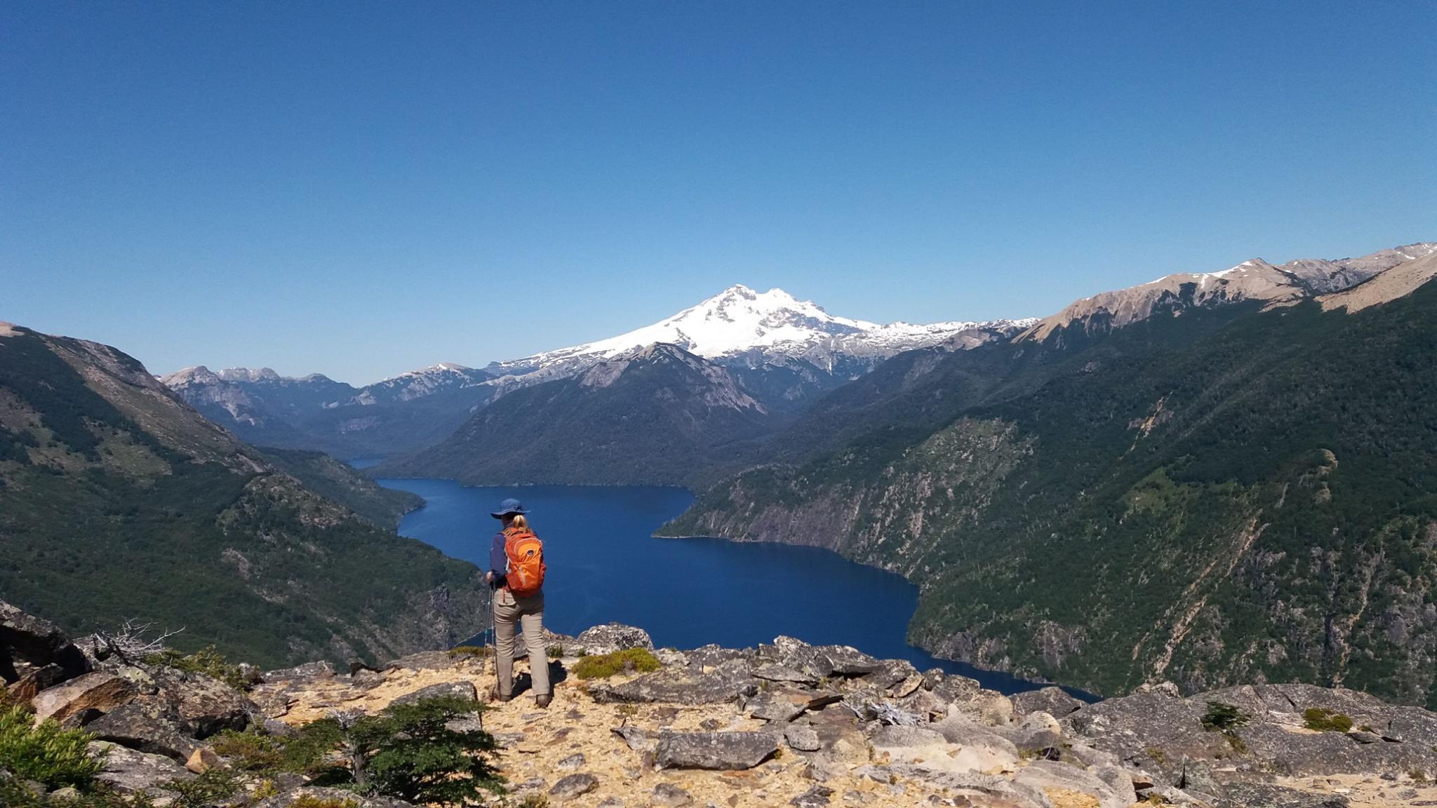 Vista del Tronador y brazo Tristeza de lago Nahuel Huapi
