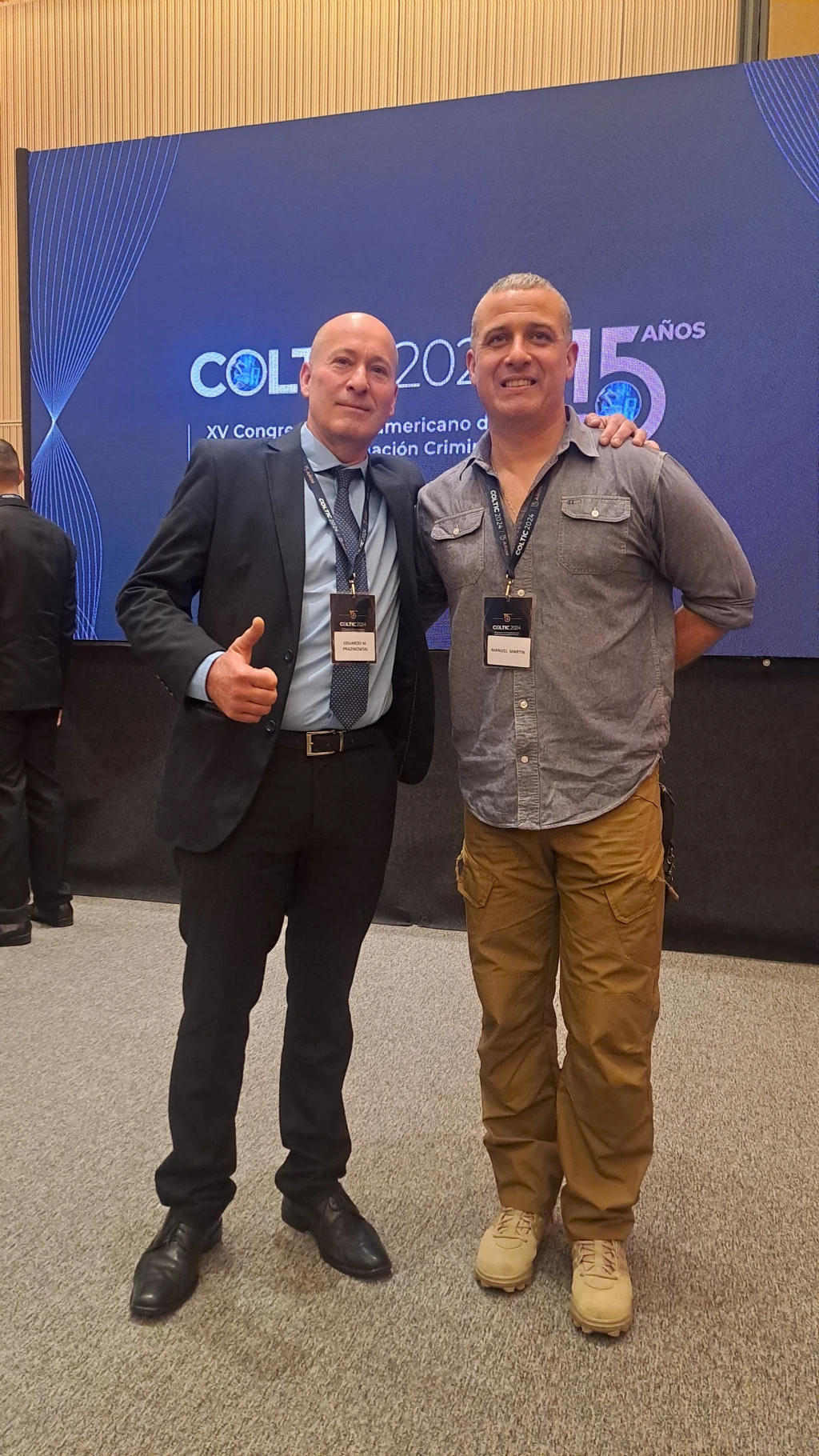 Con un Crack de Gendarmeria Nacional y colega el Profesor Manuel Martin, pionero en Argentina en incorporar el dispositivo de levantamiento de imagenes forenses Forenscope Superspectral..