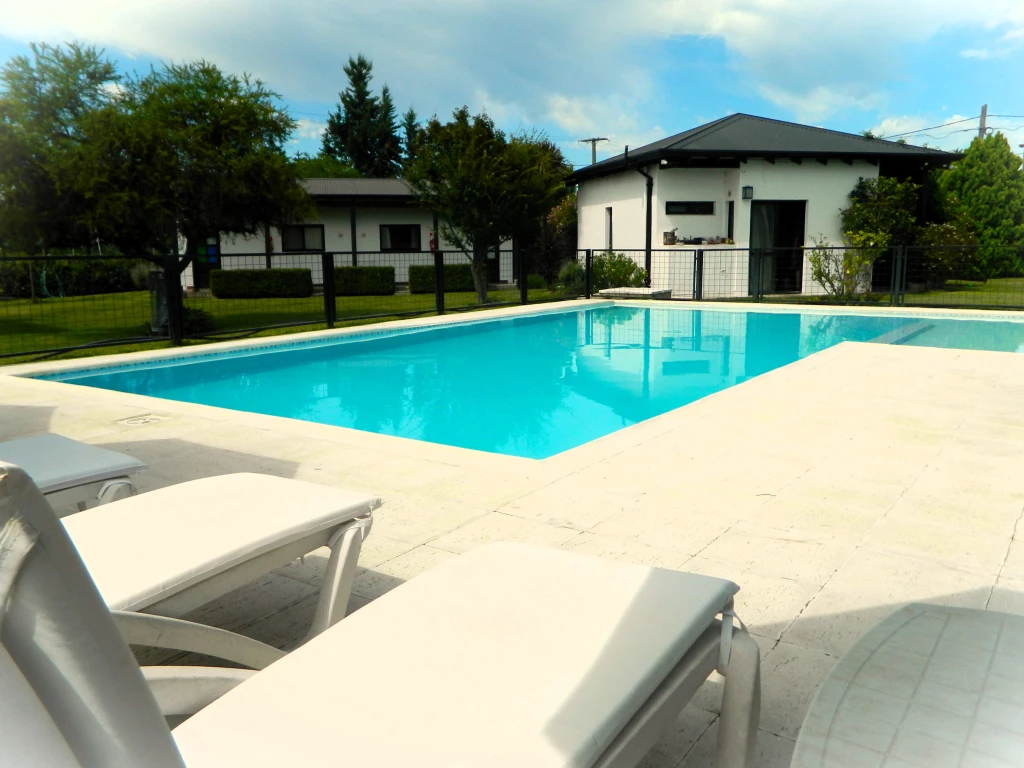 7-Piscina-cabaas-elorigen.webp