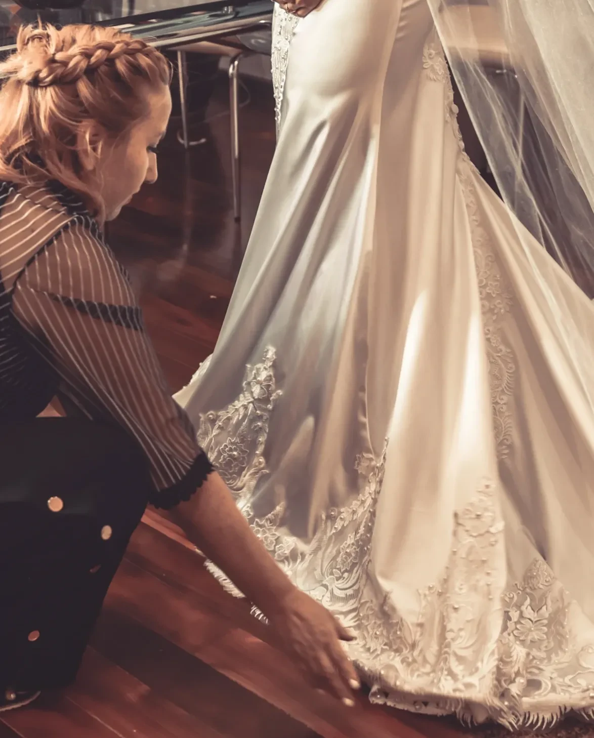 Novia probando su vestido de alta costura