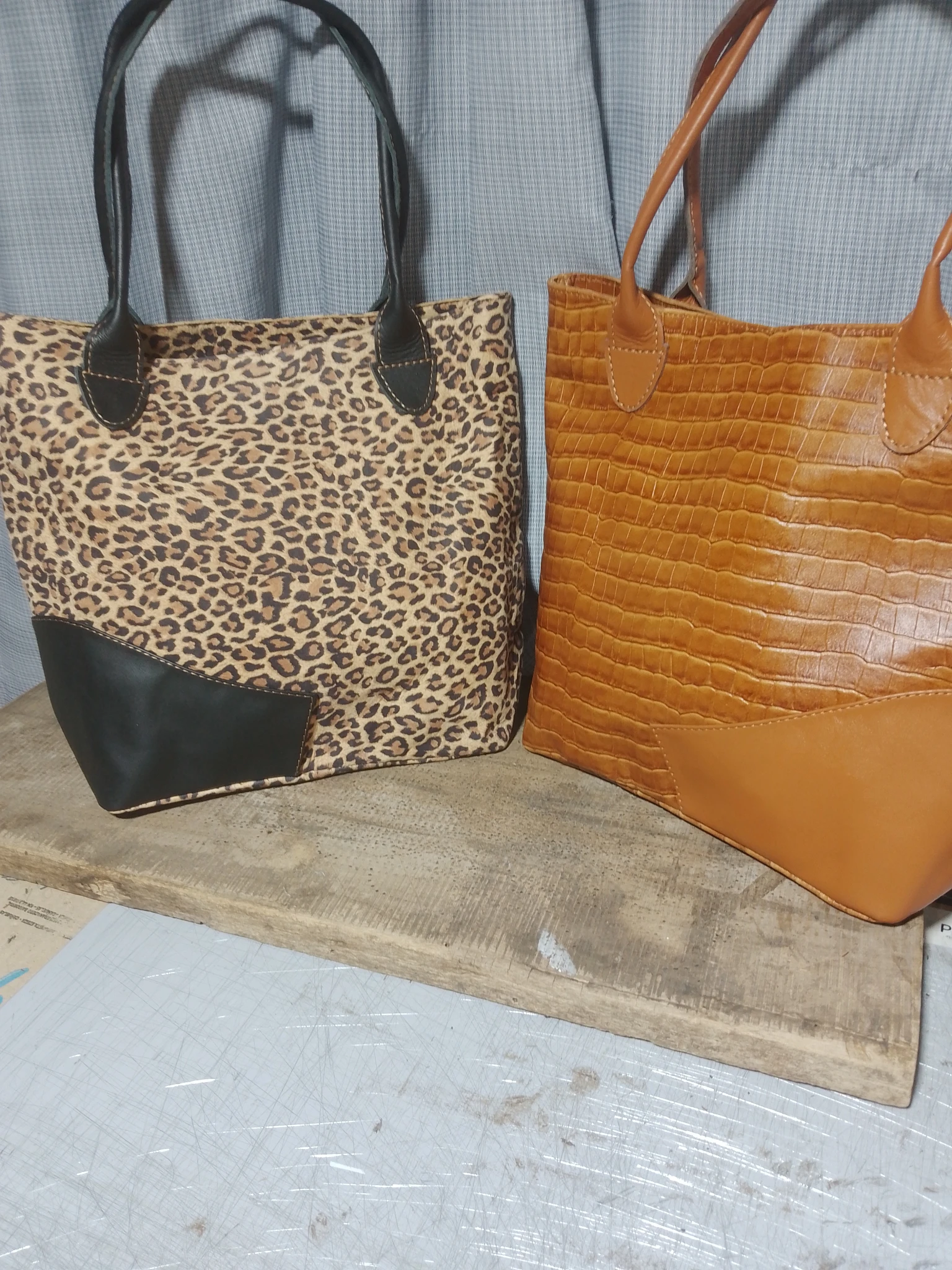 Bolso de cuero artesanal color natural