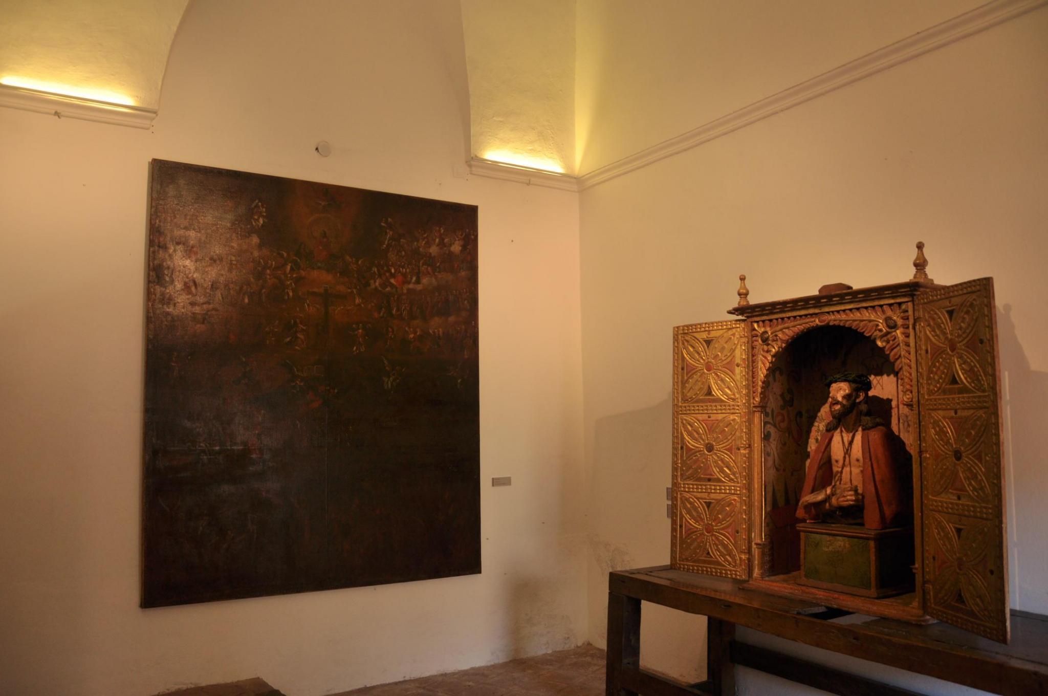 Se destaca: Altar portátil, talla Guaraní.