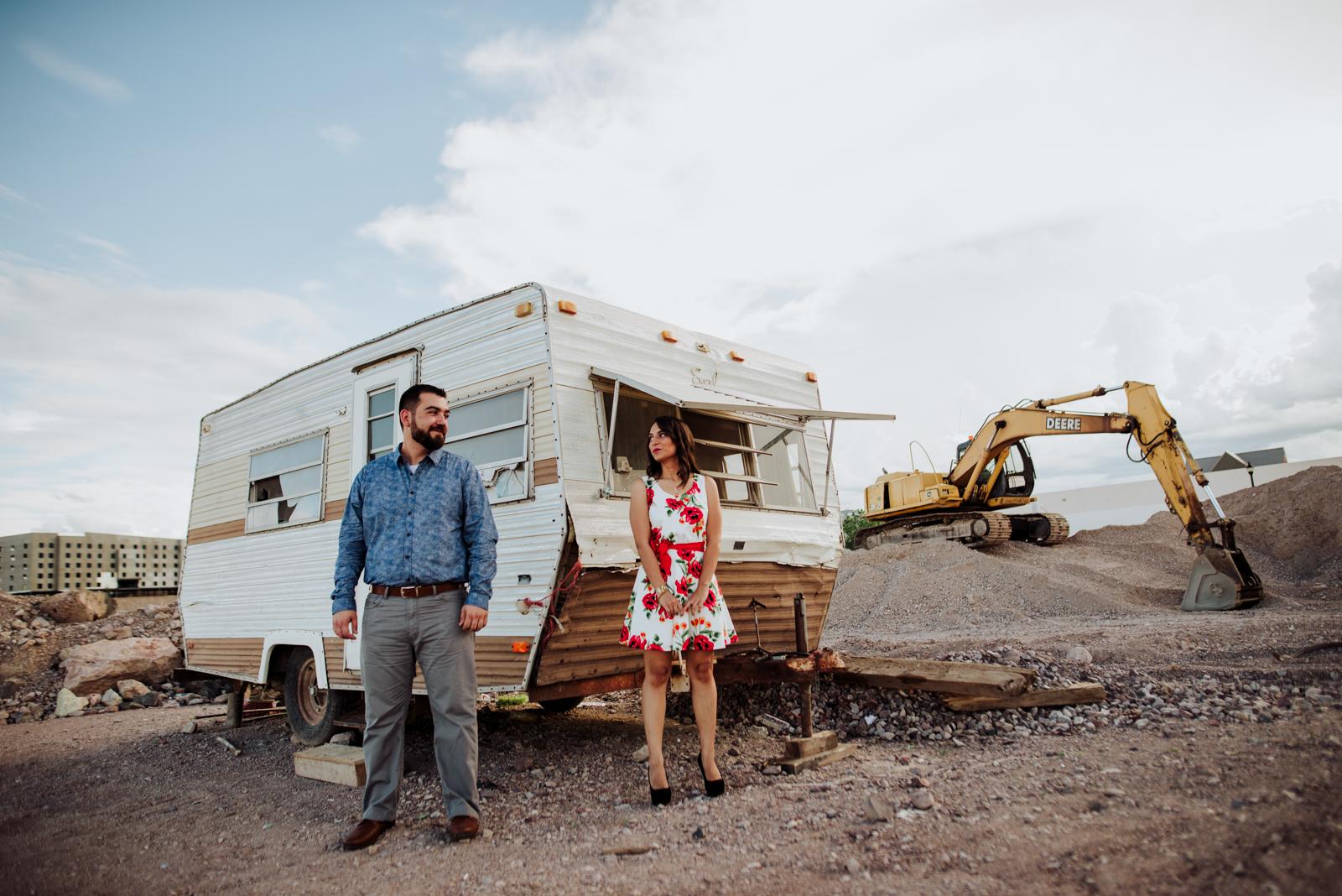 preboda en chihuahua, chihuahua, fotos de pareja , fotografos de boda , fotografos de boda en mexico. fotografos de boda en chihuahua, fotografos profesionales, fotografos destino, parejas de novios al aire libre , sesiones de retrato, sesiones de pareja, sesiones de pareja vintage