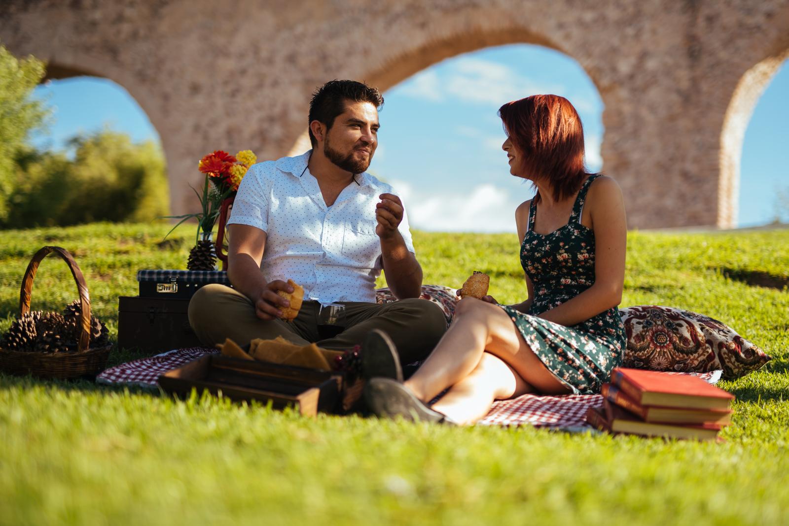 preboda en parque acueducto, novios , pic nic, novios en pic nic, fotos de parejas, tardes romanticas, momentos romanticos, fotografia espontanea , fotografo de bodas , fotografos profesionales , fotografo de matrimonio