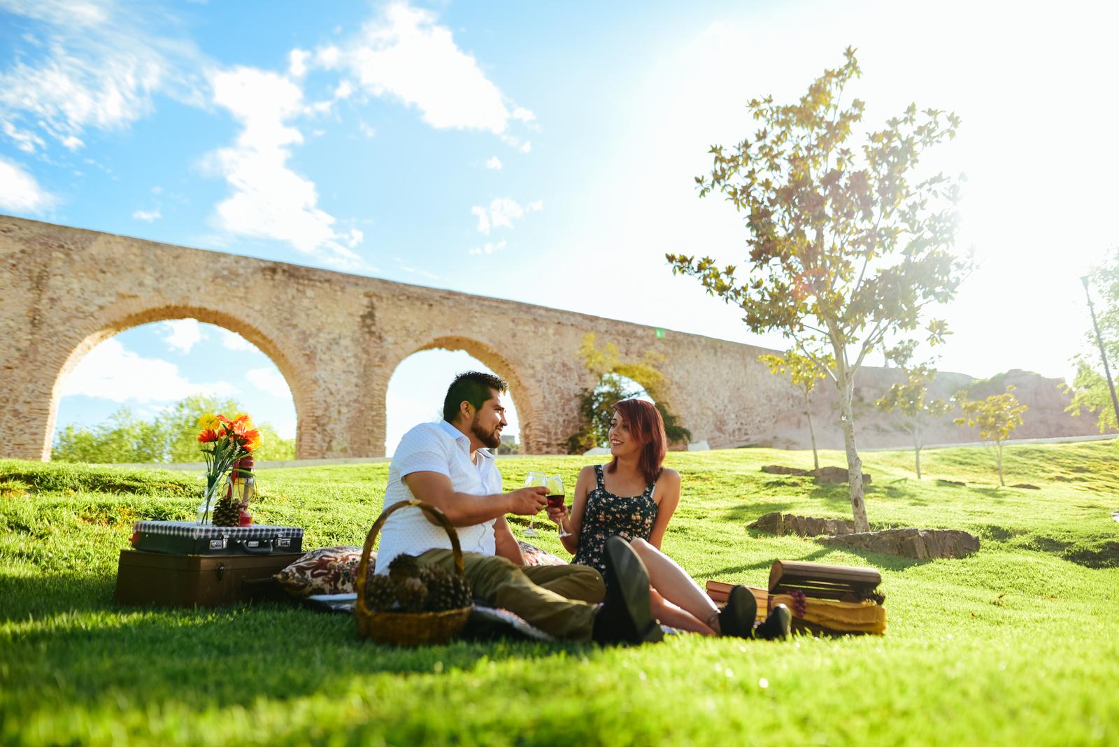 preboda en parque acueducto, novios , pic nic, novios en pic nic, fotos de parejas, tardes romanticas, momentos romanticos, fotografia espontanea , fotografo de bodas , fotografos profesionales , fotografo de matrimonio