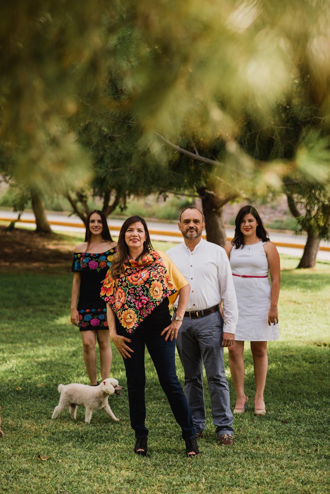 fotos de perrhijos en chihuahua, fotos, familia, perros , mi perro mi familia , mi perro mi hermano , mi perro mi hijo, perrhijos ,familia divirtiendose, mascotas, familia y mascotas , fotos de mascotas en chihuahua, mac y liz , mac y liz foto