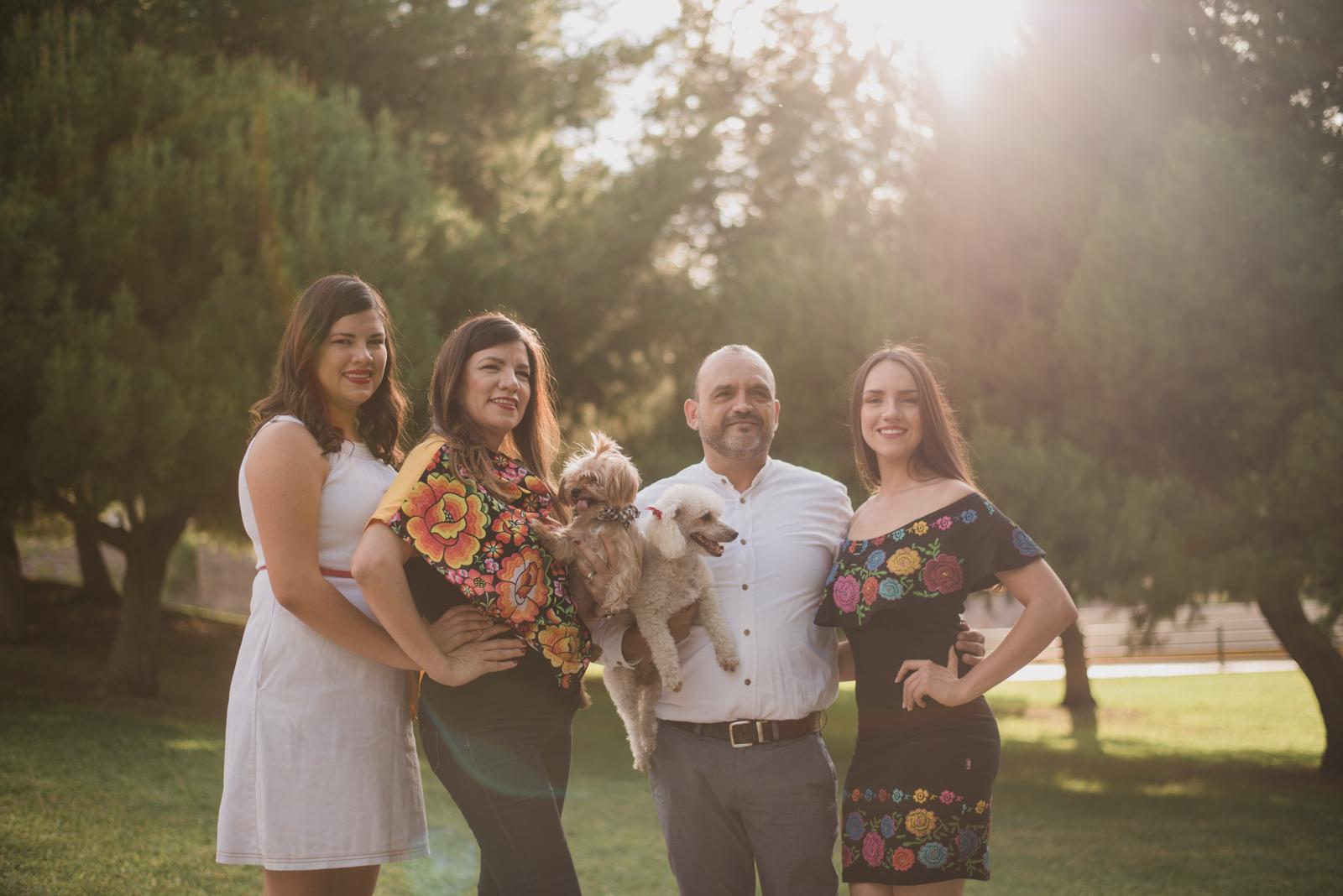 fotos de perrhijos en chihuahua, fotos, familia, perros , mi perro mi familia , mi perro mi hermano , mi perro mi hijo, perrhijos ,familia divirtiendose, mascotas, familia y mascotas , fotos de mascotas en chihuahua, mac y liz , mac y liz foto