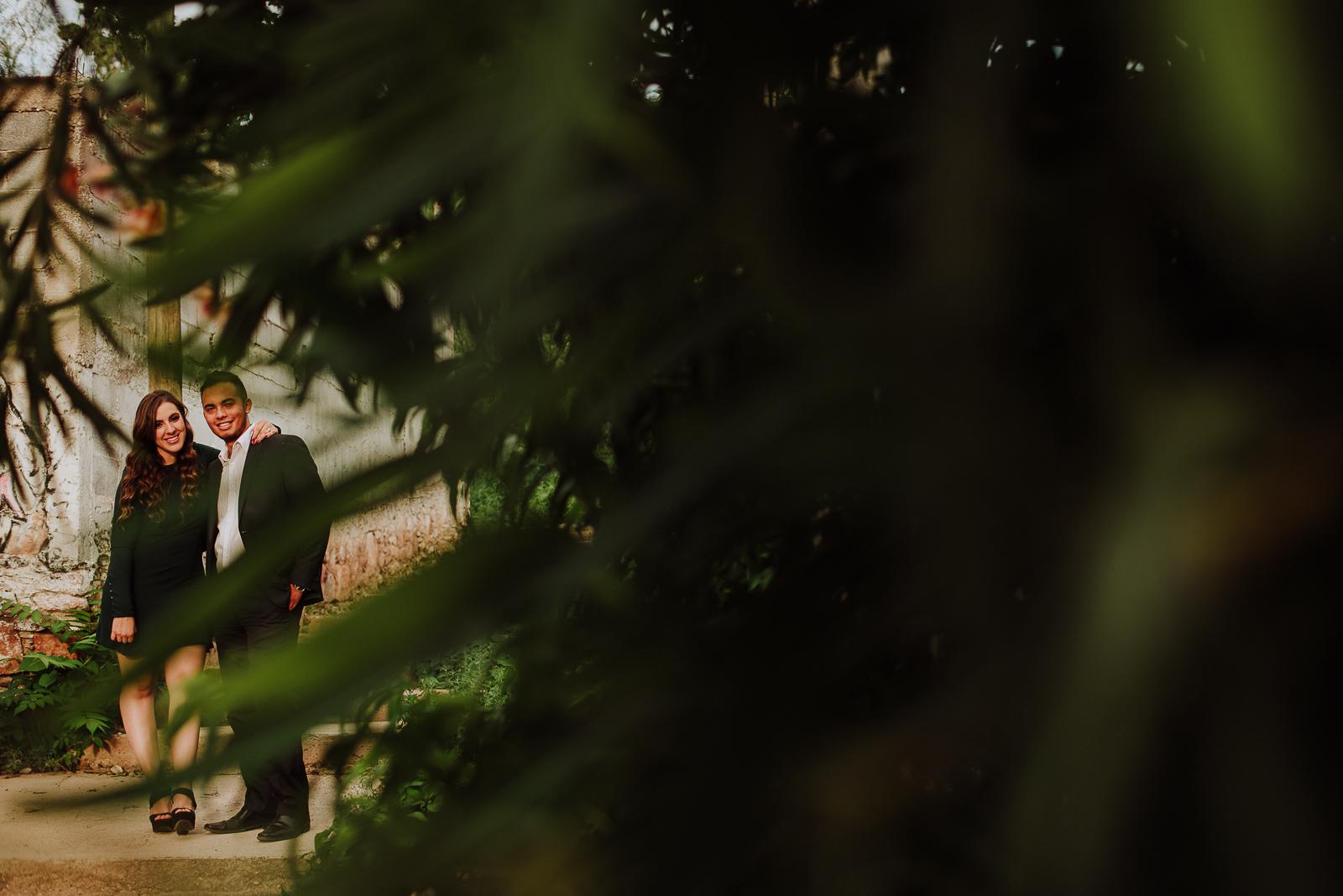 fotografias espontaneas, fotos de pareja, fotos en ruinas, preboda Santa Eulalia pueblo magico,  fotografia de novios, boda en chihuahua , fotografo de bodas , fotografos profesionales,  novios en santa eulalia  , parejas en santa eulalia, novios en chihuahua mexico, fotografos profesionales, fotografos de matrimonios