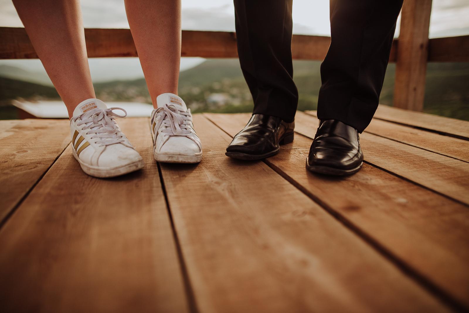 fotografias espontaneas, fotos de pareja, fotos en ruinas, preboda Santa Eulalia pueblo magico,  fotografia de novios, boda en chihuahua , fotografo de bodas , fotografos profesionales,  novios en santa eulalia  , parejas en santa eulalia, novios en chihuahua mexico, fotografos profesionales, fotografos de matrimonios