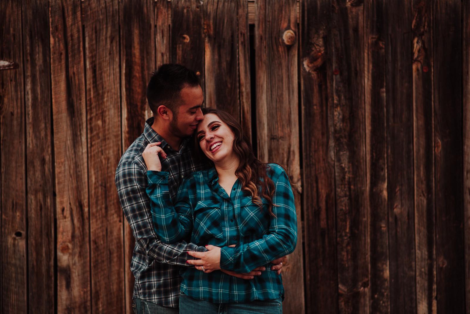 fotografias espontaneas, fotos de pareja, fotos en ruinas, preboda Santa Eulalia pueblo magico,  fotografia de novios, boda en chihuahua , fotografo de bodas , fotografos profesionales,  novios en santa eulalia  , parejas en santa eulalia, novios en chihuahua mexico, fotografos profesionales, fotografos de matrimonios