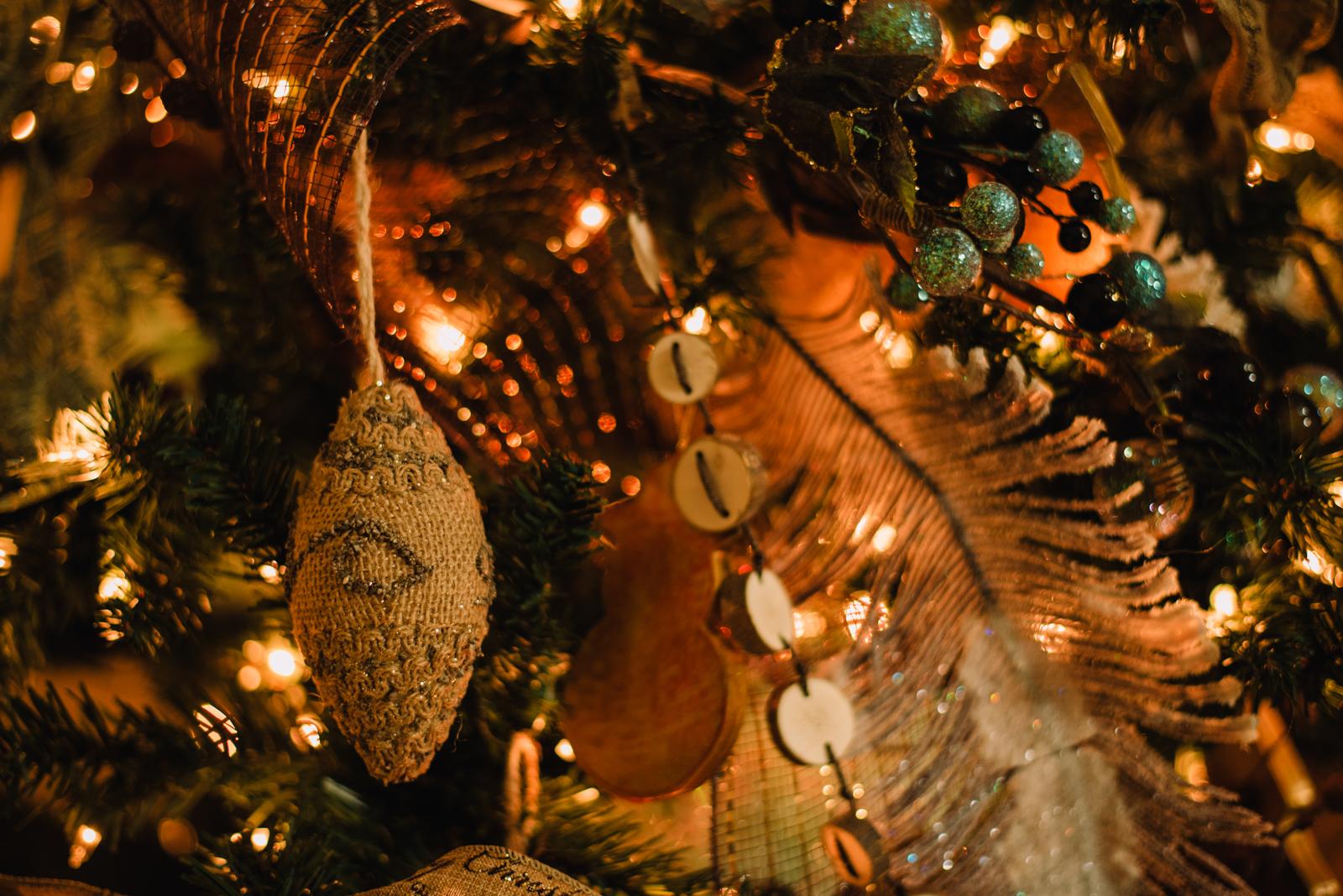 fotos con santa, fotos infantiles de navidad, mini sesiones navideñas,  set navideño, fotografia navideña, fotos familiares, fotos de navidad en chihuahua, fotos en set navideño, fotografos en navidad, fotografos de navidad, fotografos para posadas, mac y liz, set navideño mac y liz , fotografos profesionales , chihuahua, manuel de la rosa, evelin schieveck, familia divertida, familia en navidad