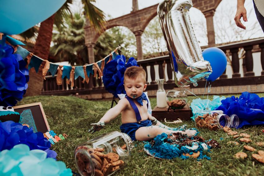 smash cake, pastel come galletas, quinta los monjes, bebe, fotografia de bebes, mac y liz