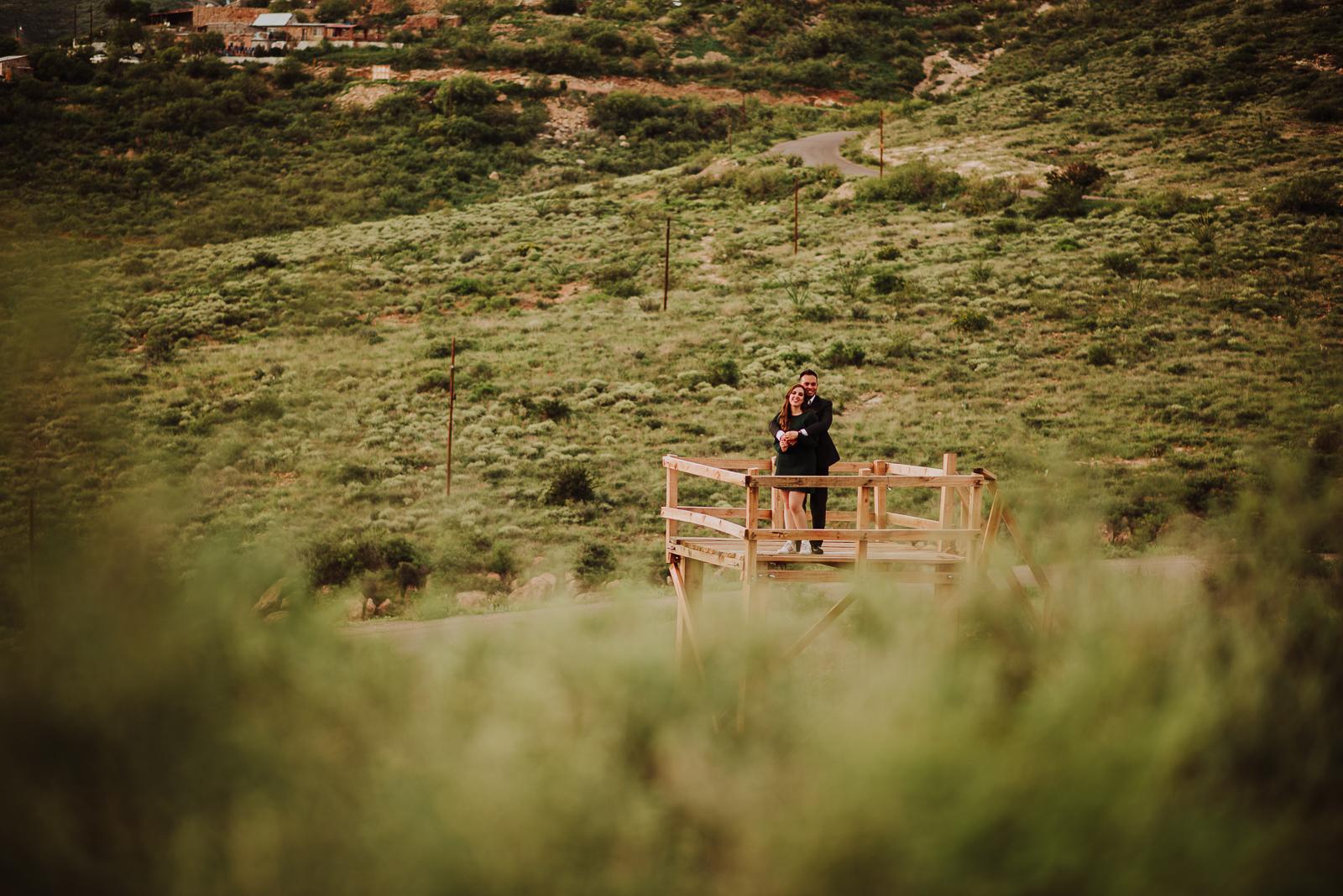 fotos de novios al aire libre, fotos de novios en santa eulalia, fotos de novios en naturaleza, fotografos de boda en chihuahua, boda en chihuahua , mac y liz , fotografos profesionales en chihuahua, fotografos internacionales de boda con sede en mexico, fotografos de bodas cuu, fotos de novios en chihuahua, destination wedding photographer