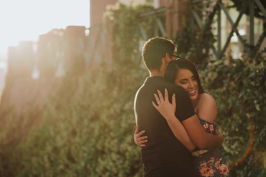 fotos de novios abrazados, fotos de novios al aire libre, fotos de novios en naturaleza, fotografos de boda en chihuahua, boda en chihuahua , mac y liz , fotografos profesionales en chihuahua, fotografos internacionales de boda con sede en mexico, fotografos de bodas cuu , fotos de novios en chihuahua, destination wedding photographer