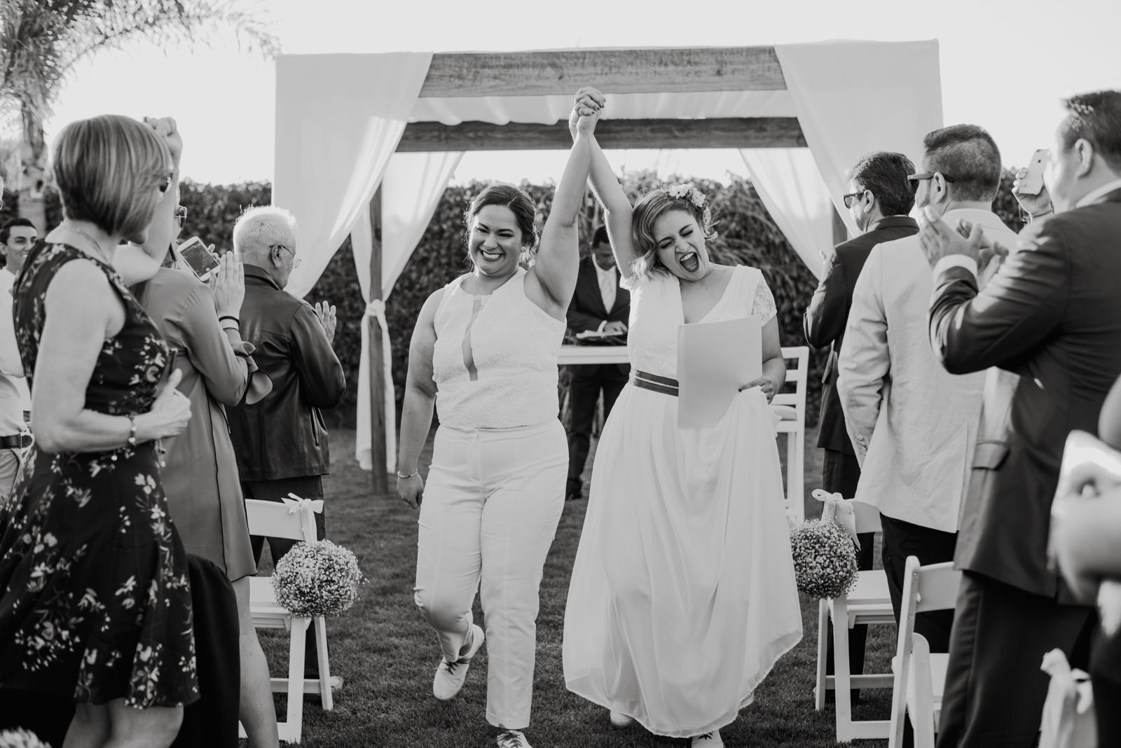 novias en gdl , novias en jalisco, boda de novias , novias celebrando, boda en guadalajara , fotos de novias lgbt en gdl, fotografos de boda en guadalajara, fotografia de bodas en la vagonera, fotografos profesionales, fotografos internacionales de boda con sede en mexico, boda al aire libre ,boda en jardin