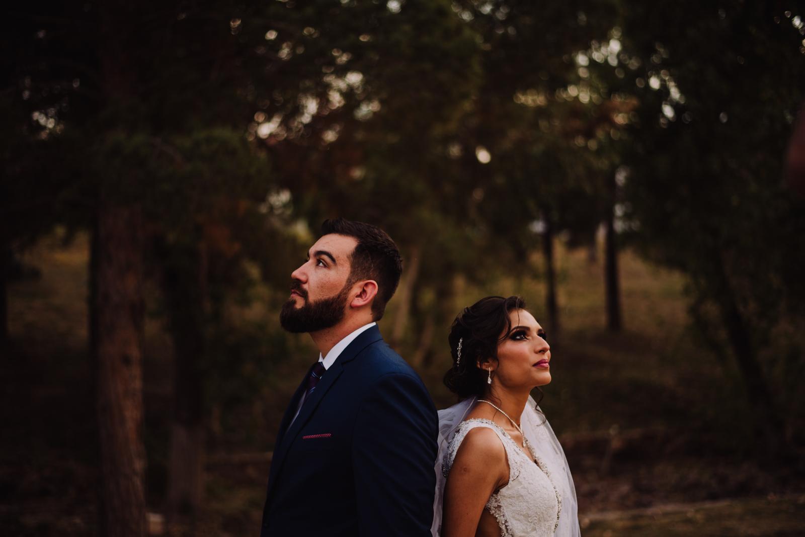 boda en chihuahua, fotografia de novios al aire libre, fotos de boda espontaneas, poses de novios, novios en jardin, novios en bosque, fotografos de boda en chihuahua, boda en chihuahua , mac y liz , fotografos profesionales en chihuahua, fotografos internacionales de boda con sede en mexico, fotografos de bodas cuu , fotos de novios en chihuahua, destination wedding photographer