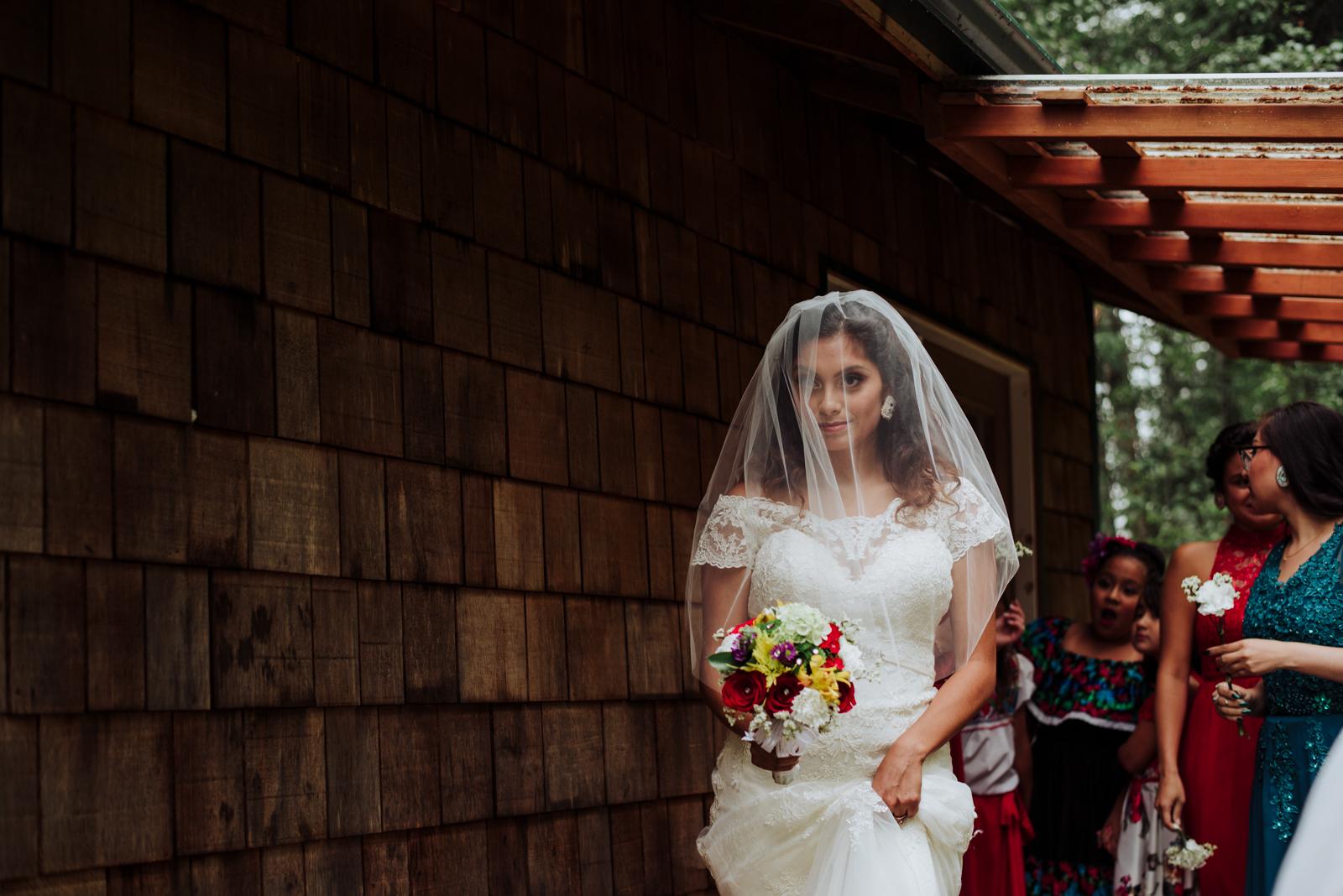 Boda seattle  bosque salida de la novia