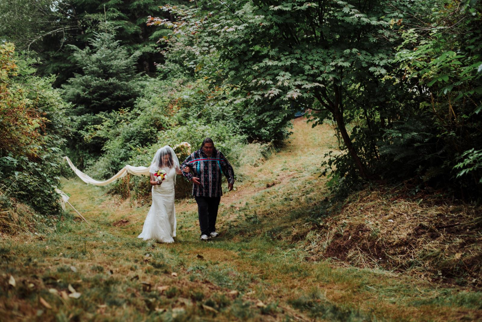 Boda seattle bosque entrada de la novia lakota