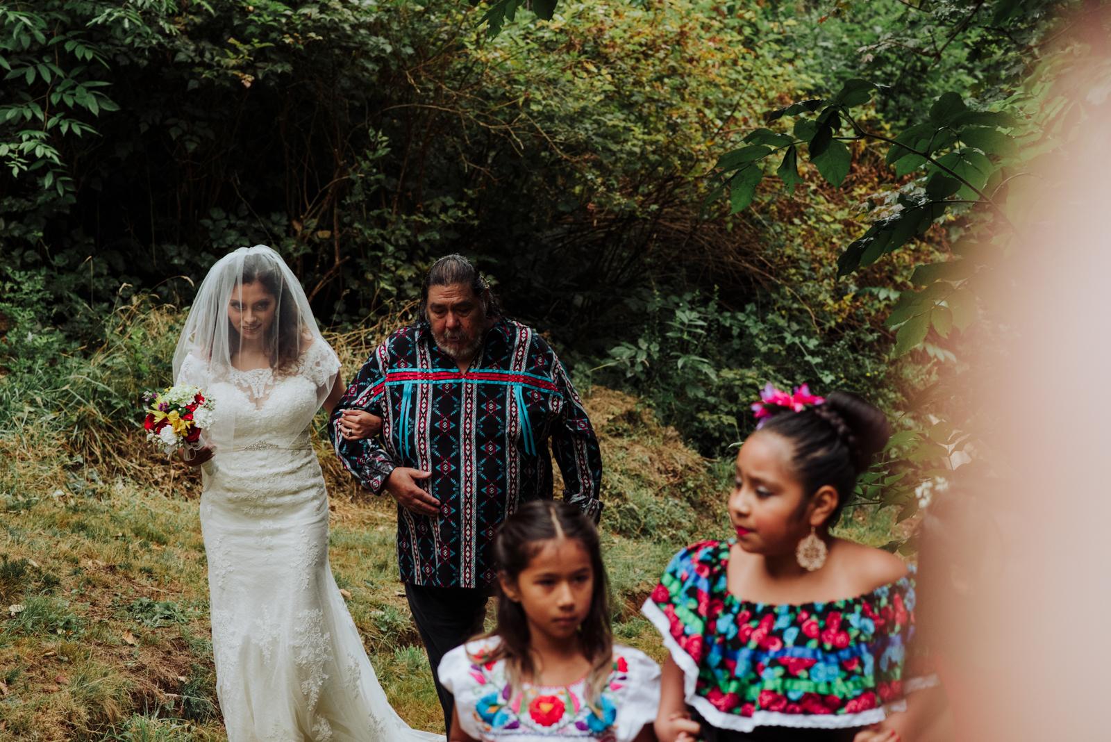 Boda seattle bosque entrada de la novia lakota
