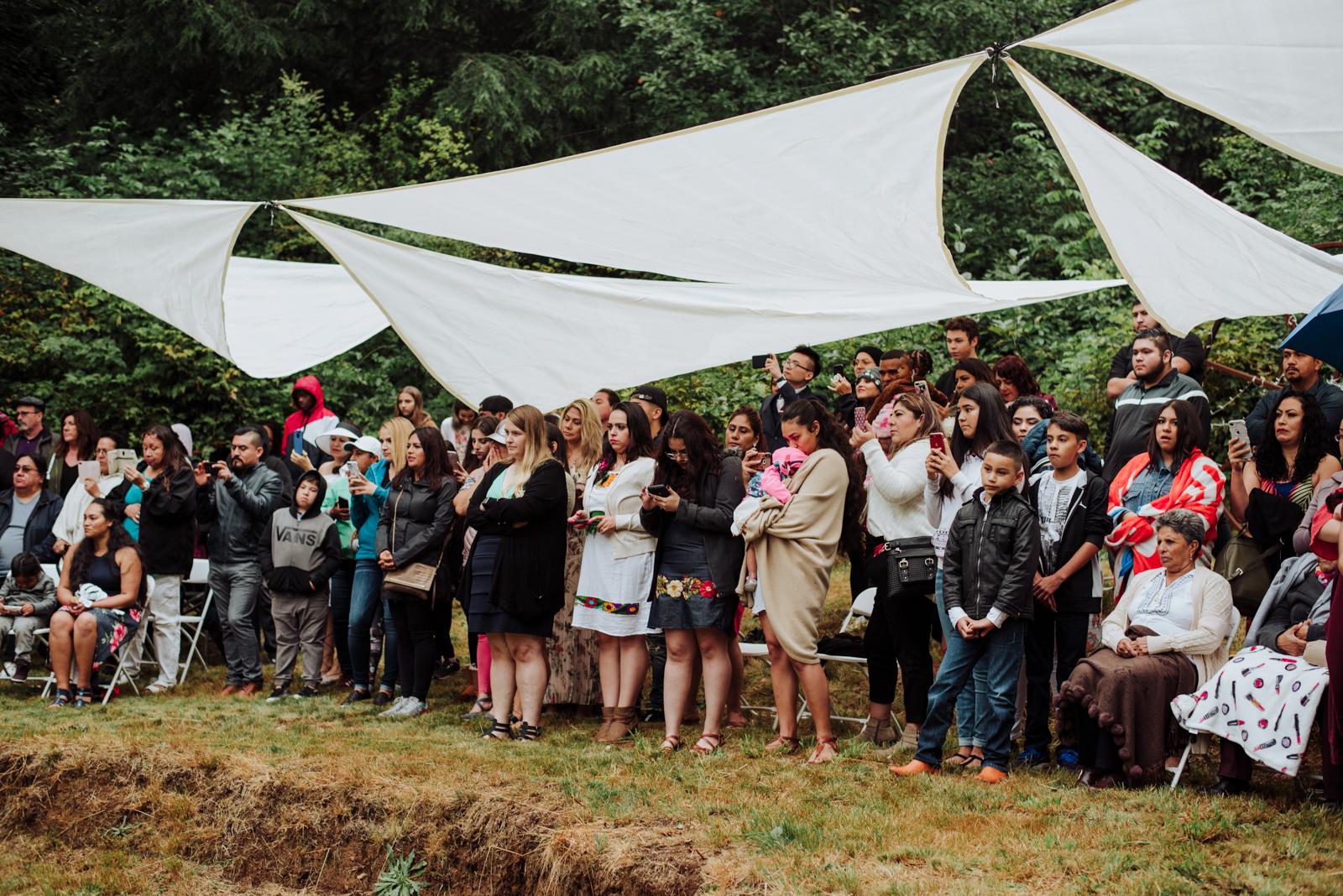 Boda seattle bosque entrada de la novia lakota familia 
