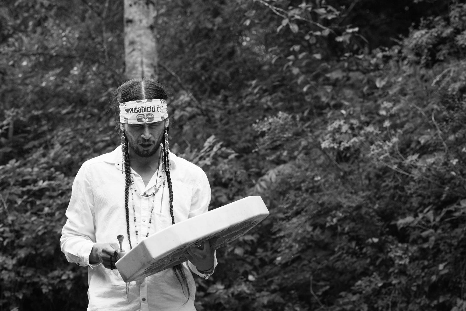 Boda seattle bosque canto lakota